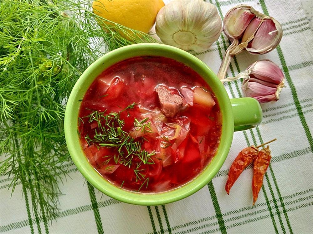 борщ с тушенкой